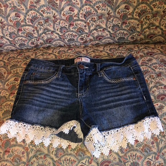 LEI Ashley Lowrise Crochet Lace Trim Denim Shorts - Picture 2 of 5